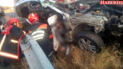 Silivride Feci Kaza! Otomobil Bariyerlere Saplandı, Cansız Bedeni Araçta Sıkıştı