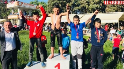 Güreşçilerimiz er meydanından madalyalarla döndü