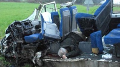 Bursa'da kaza: 2 ölü 17 yaralı