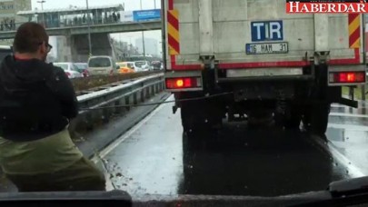 Trafiği altüst etti! Kimse ne yapmaya çalıştığını anlayamadı