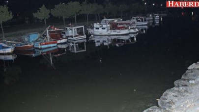 Küçükçekmecede Otomobil Göle Düştü