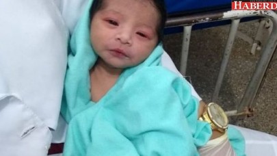 8 saat toprak altında kalan bebek kurtarıldı