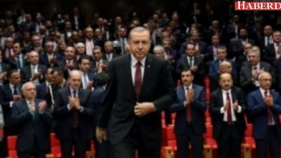 Sürpriz bir kabine geliyor