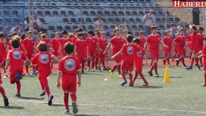 Büyükçekmeceli öğrenciler geleceğe sporla koşuyor!