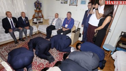 Koreliler, Kore gazilerinin önünde yere kapandılar