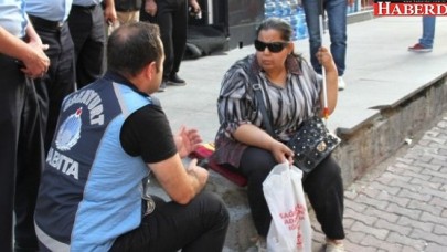 Görme Engelli Kadını Sokağa Attılar
