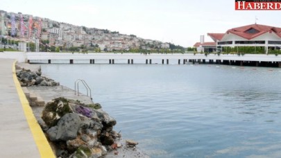 Büyükçekmece Belediyesi, sahillerdeki taş ve kayaları temizliyor