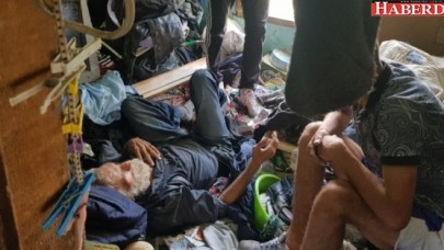 Çöp Evde Yaşayan Yaşlı Adam Ölmekten Son Anda Kurtarıldı