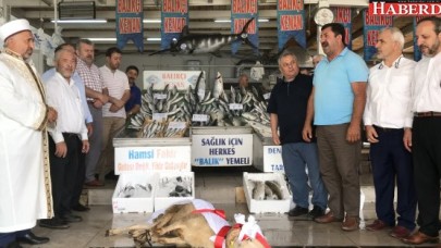 BALIKÇILAR KURBAN KESTİ VİRA BİSMİLLAH DEDİ