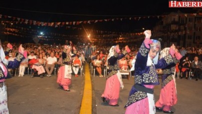 “Bir Sandık Bin Emanet” Halk Dansları Topluluğu Büyüledi!