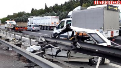 Temde Feci Kaza; Bariyerlere Giren Otomobilin Sürücüsü Öldü