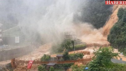 Karadenizi Sağanak Vurdu! Yollar Kapandı, Ulaşım Durdu