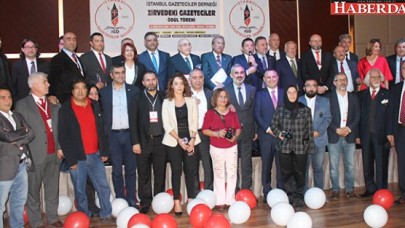 Zirvedeki gazeteciler ödüllendirildi