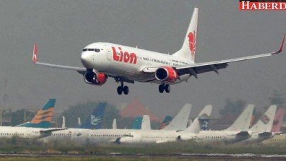 Endonezyada yolcu uçağı denize çakıldı