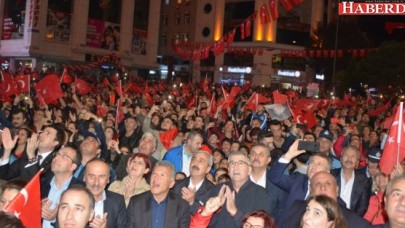 Cumhuriyet Yürüyüşünde Muhteşem Kalabalık!