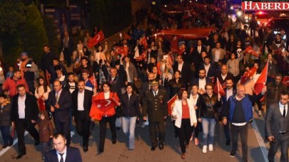 CUMHURİYET ATEŞİ, AVCILAR SOKAKLARINI AYDINLATTI