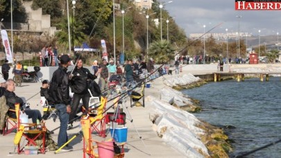 Büyükçekmece’de oltalar engelliler için denize atıldı
