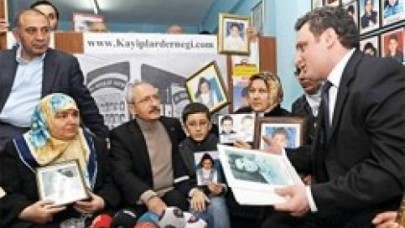 Yakınlarını kaybeden ailelerle görüştü