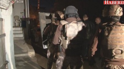 İstanbulda operasyon: Gözaltılar var