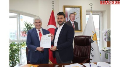 Hüseyin Çetiner, Zeytinburnu’nun ilk aday adayı oldu