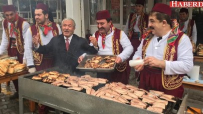 Öğretmenler Balık Ekmek Yedi, Halay Çekti