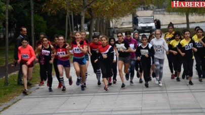 GENÇ ATLETLER YARIŞTI