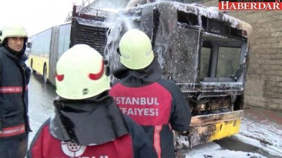 Başakşehirde Seyir Halindeki İett Otobüsünde Yangın