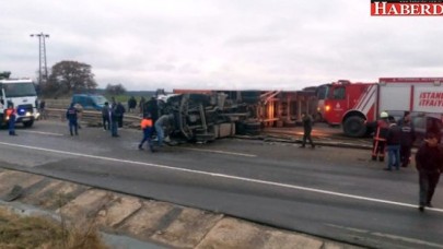 Tem Otoyolunda Tır Kazası: 2 Yaralı