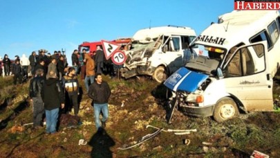 Öğrenci Sevisi ile İşçi Servisi Çarpıştı! Ölü ve Yaralılar Var