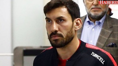 Şener Özbayraklı, Beşiktaş ile anlaştı