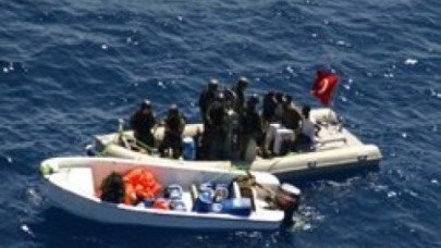 SAT komandoları korsan teknesinde