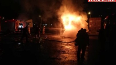 Alev Alev Yanan Tır, Geceyi Aydınlattı