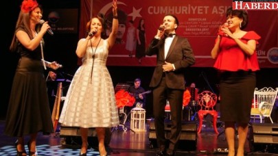 Büyükçekmece’de şarkılar “Cumhuriyet Aşkına” söylendi