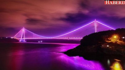 İstanbulun sembol yapıları mor ışıkla aydınlatıldı