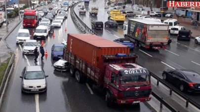 Büyükçekmecede Zincirleme Kaza: 2 Yaralı