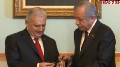 Binali Yıldırım görevini devretti