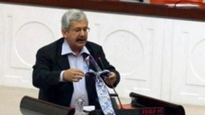 Ufuk Uras'dan kravatlı protesto