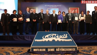 Demokrasinin temel taşı muhtarlara “Hizmet Onur” madalyası