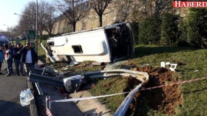 Bayrampaşada Servis Midibüsü Devrildi! 8 İşçi Yaralandı