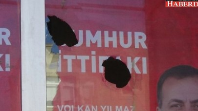 Cumhur İttifakının Seçim Bürosuna Taşlı Saldırı