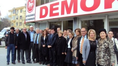 Kadın ilçe başkanına kadınlarla gitti