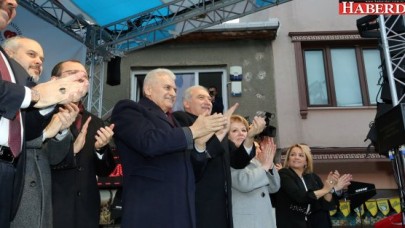 MEVLÜT UYSAL: “25 YIL İŞ YAPMAK YERİNE BAHANE ÜRETTİLER”