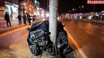 Otomobil Direğe Çarptı: 1i Ağır 6 Yaralı