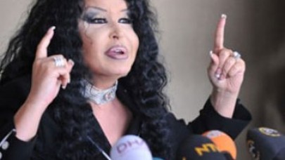 Diva konsolosla kavga etti!