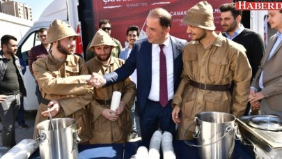 ZAFERİN YILDÖNÜMÜNDE GENÇLERLE BİRLİKTE HOŞAF DAĞITTI