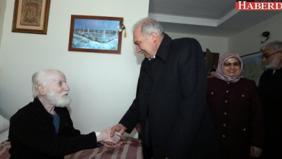 Yaşlıların hayır duasını aldı
