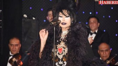 Bülent Ersoy, Konserinde Şarkısını Bölen Kadına Mikrofonla Vurdu