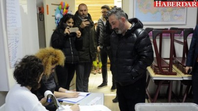 Cem Yılmaz oyunu kullandı, espriyi patlattı