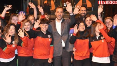 BAŞKAN YILMAZ, KADIN FUTBOLCULARI UĞURLADI