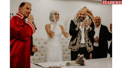 İpek Tanrıyar ve Murat Evler dünyaevine girdi.